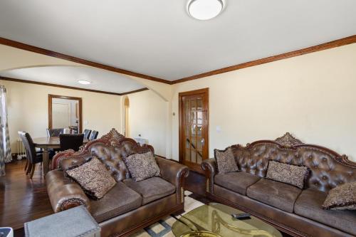 College Area 3BR - image 13
