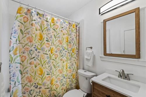 College Area 3BR - image 4