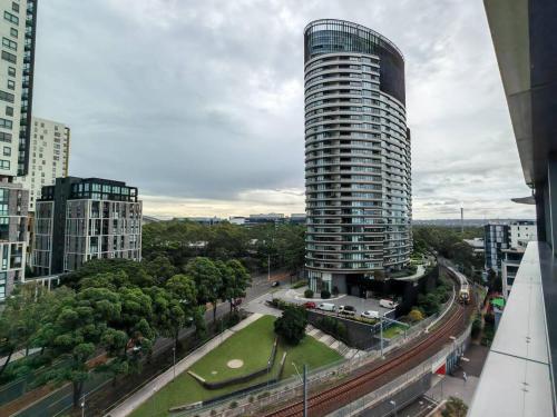 Parkside Sanctuary - 2BR apartment in Olympic Park - image 2