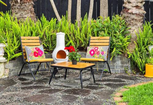 花園, Stylish Coastal Home with Panoramic Views and Private Balcony in 托貝