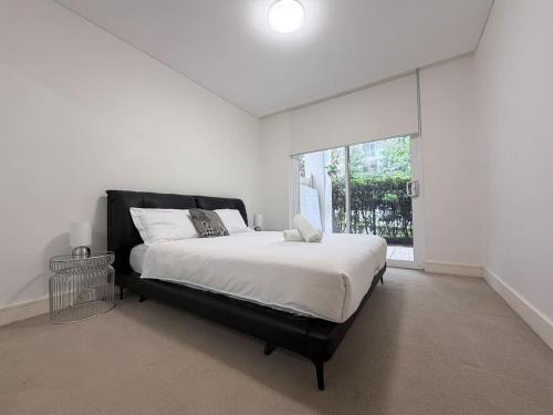 Ground-Floor Comfort Peaceful 1-Bedroom Apartment - image 10