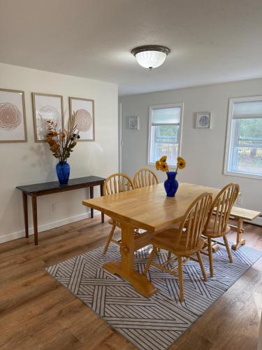 Sunapee Retreat | Fire Pit + Yard| Close to Lake in Sunapee (NH)
