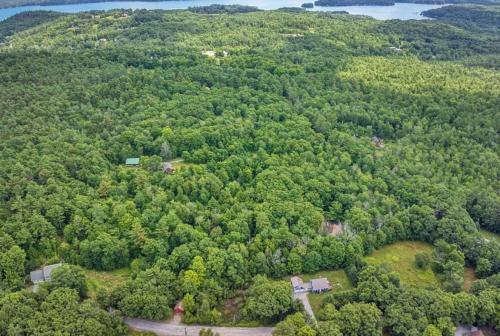Sunapee Retreat | Fire Pit + Yard| Close to Lake in Sunapee (NH)
