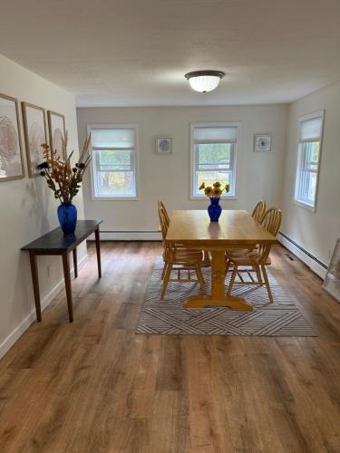 Sunapee Retreat | Fire Pit + Yard| Close to Lake in Sunapee (NH)