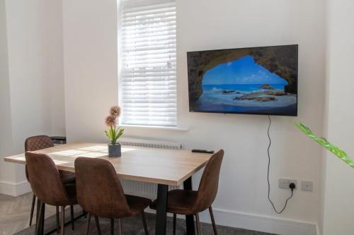 Modern & Bright 1 Bedroom Apartment in Holywell in 霍利韋爾