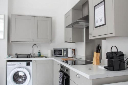 Modern & Bright 1 Bedroom Apartment in Holywell in 霍利韋爾
