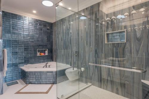 Devlok- Mystique Mansion 7 BR-sleep 16 Kawartha in Trent Lakes (ON)