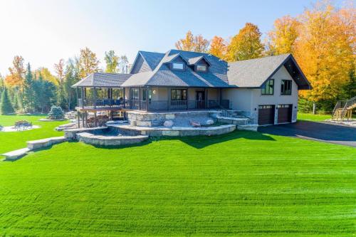 Devlok- Mystique Mansion 7 BR-sleep 16 Kawartha in Trent Lakes (ON)