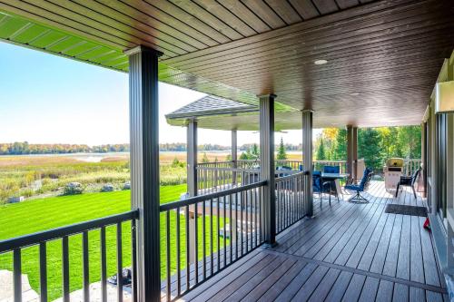 Erkély/terasz, Devlok- Mystique Mansion 7 BR-sleep 16 Kawartha in Trent Lakes (ON)