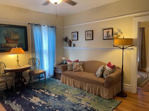 Suite in Downtown Riverside – khách sạn tại Trung Tam