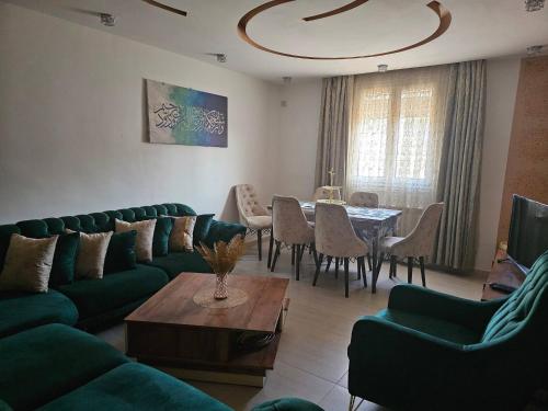 Koplietošanas atpūtas telpa ar TV, apartment trois pice, calme et paisible in Staoueli