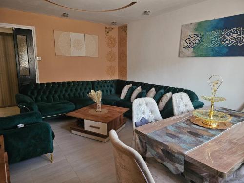 Koplietošanas atpūtas telpa ar TV, apartment trois pice, calme et paisible in Staoueli