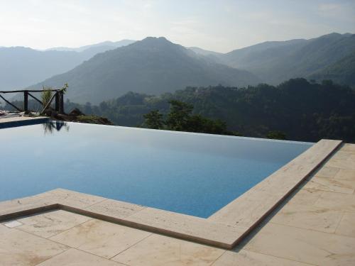 Басейн, Casa Duetto - Villa with Infinity Pool & view over Lima valley in Баньї ді Лукка