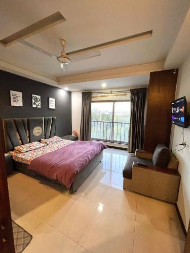 Exterior view of Luxury 1BHK Apartment By Bahria Guest Rooms
