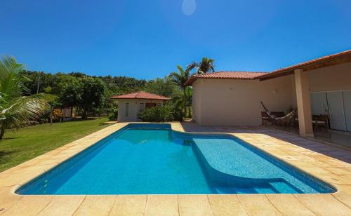 Úszómedence, Casa de Campo Ampla com Piscina e Churrasqueira in Aguas de Santa Barbara (Sao Paulo)