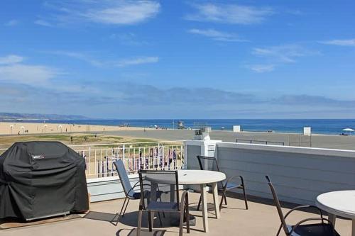 8-Bedroom Beachfront Triplex – Ideal for Extended apts - image 5