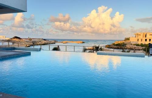 Villa Elegance-3 min Walk to the Beach-20 mins to Ochi Rios in 플랜테이션 빌리지