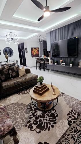 Villa Elegance-3 min Walk to the Beach-20 mins to Ochi Rios in 플랜테이션 빌리지