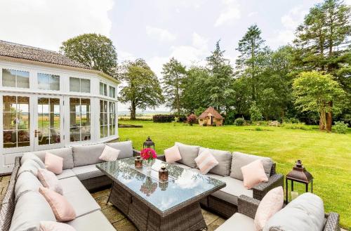 Unique Manor House PLUS Jacuzzi PLUS BBQ Cabin in Мейбоул