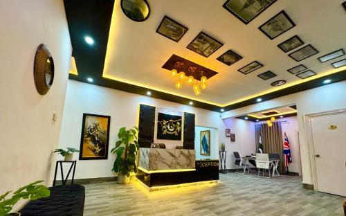 Lobi, Grand Berkshire Hotel in Peshawar