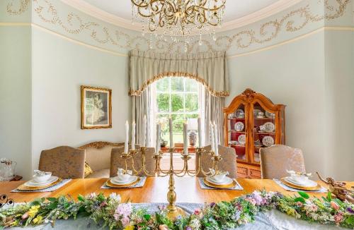 Unique Manor House PLUS Jacuzzi PLUS BBQ Cabin in Мейбоул