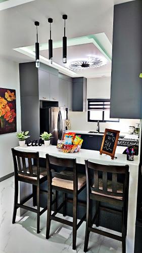 주방, Villa Elegance-3 min Walk to the Beach-20 mins to Ochi Rios in 플랜테이션 빌리지