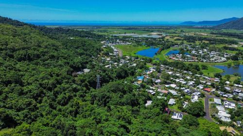 Rainforest Escape with Pool & Mountain Views in Caravonica