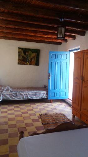 1 queen bed, 1 twin bed