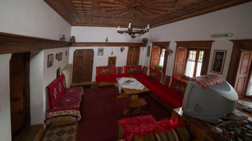 Astraka Guesthouse I - image 14