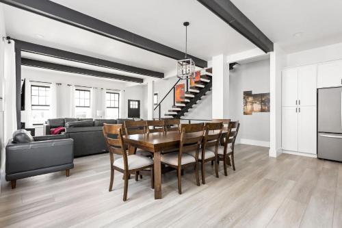 Luxe Indy Home - Walk to Dining - Game Room - Family - image 2