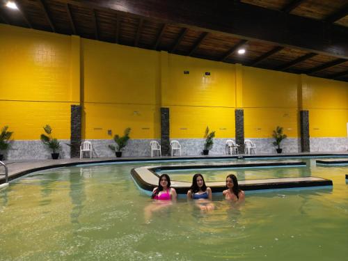 Peldbaseins, Manitou Springs Resort & Mineral Spa in Manitou Beach (SK)