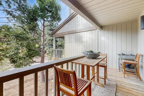 Elegant Condo with a Great Kitchen Fireplace Decks Near Lake and Skiing in Kings Beach (CA)