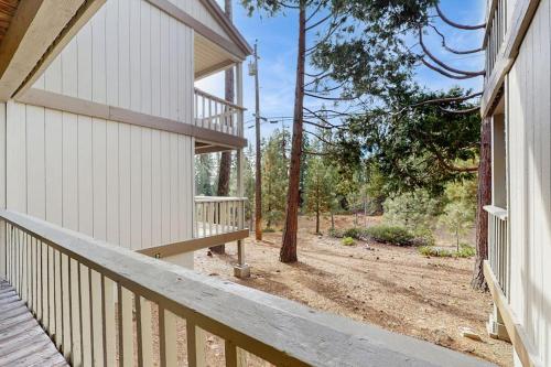 Elegant Condo with a Great Kitchen Fireplace Decks Near Lake and Skiing in Kings Beach (CA)
