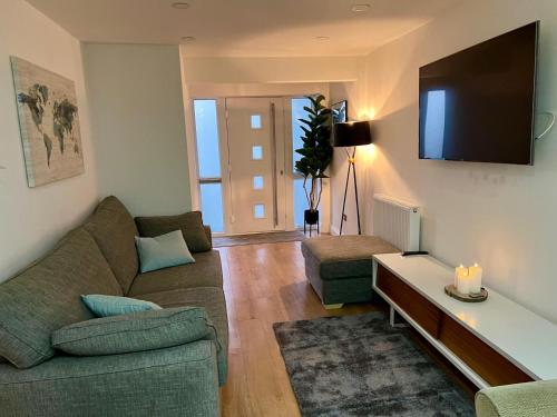 Modern, spacious 4 to 5 bed house in Bishops Stortford, close to Stansted gîte à louer Birchanger