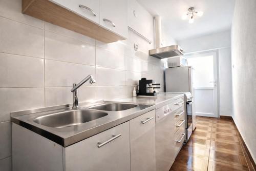 Villa Andy -private yard, swimming pool, panoramic view in Gornji Vinjani