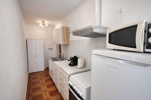 Villa Andy -private yard, swimming pool, panoramic view in Gornji Vinjani