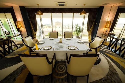 Restoran, Mariana Trench Hotel & Leisure Resort in Sumgait