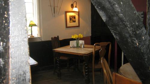 Turfcutters Arms - image 6