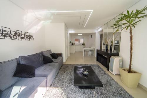 Apto com 2 vagas e Churrasqueira a 200m da Praia – khách sạn tại Barra Funda