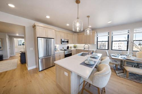 Pet Friendly! Winston's Lodge at Helling 203 condo - image 3