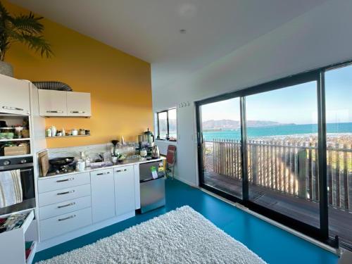 Epic Ocean Views & Outdoor bath in Island Bay