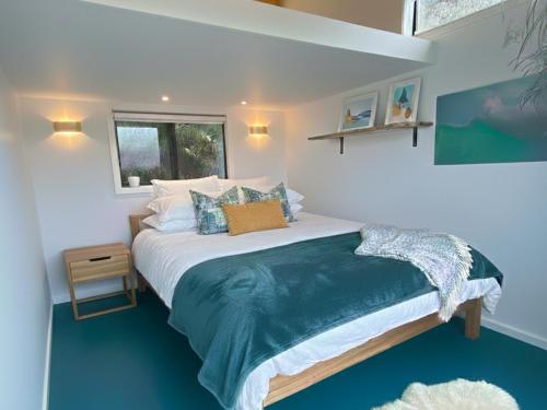Epic Ocean Views & Outdoor bath in Island Bay