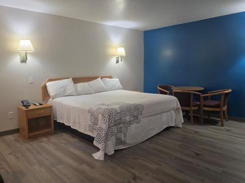 . Economy Inn & Suites