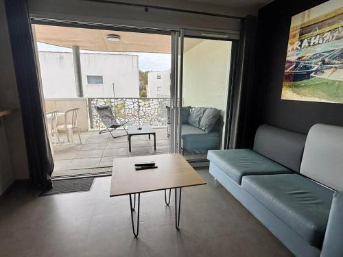 . Appartement PMR avec balcon, 2 chambres, accès direct plage, piscine, parking sécurisé - La Tranche-sur-Mer - FR-1-194-220