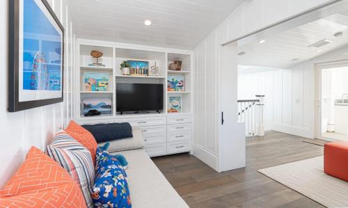 Coastal Luxury Retreat with Stunning Rooftop Deck townhouse - image 2