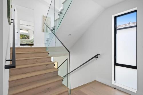 Balboa Island Luxe home - image 3
