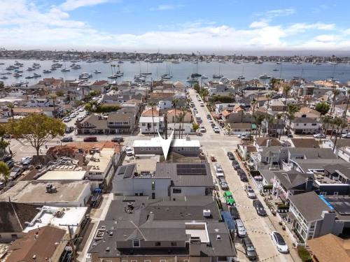 Balboa Island Luxe home - image 2