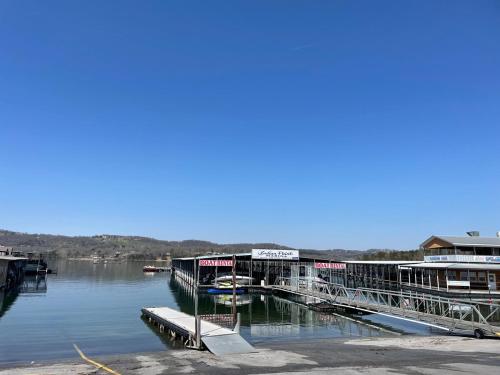 Lakefront Indian Point Condo with Boat Slip by Hunters Friend in Branson, USA
