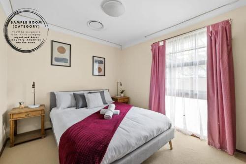 Tranquil Queen Room - Centrally Located at Milperra - Shared Bathroom in Liverpool