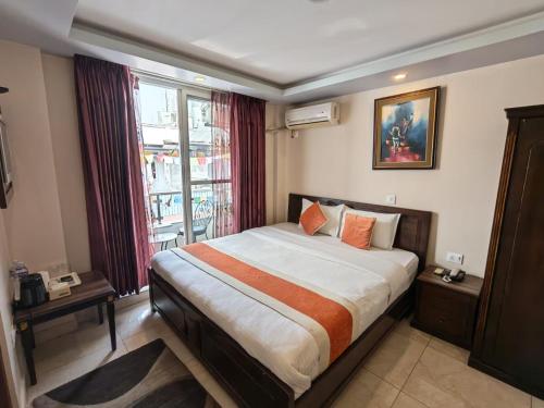 room detail thumbnail 0